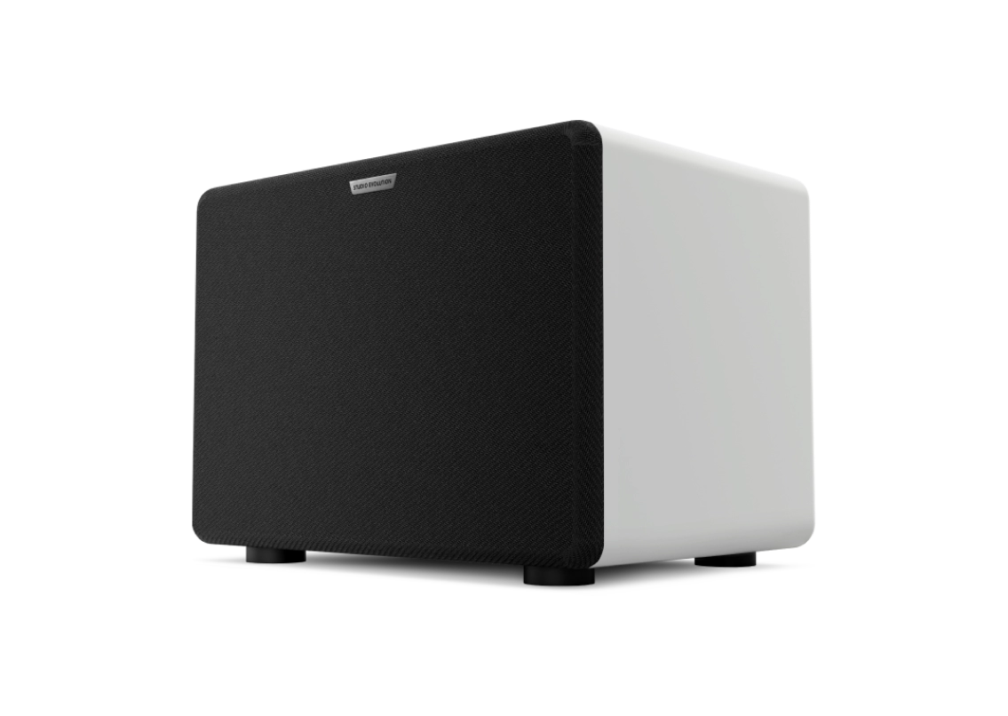 задняя панель белого сабвуфера аудиосистемы evosound sphere